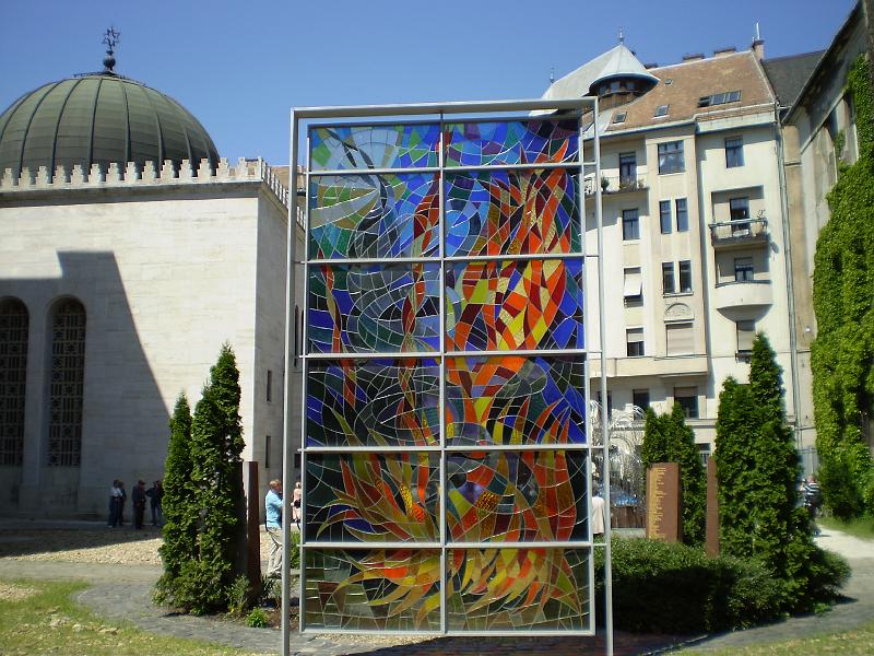 bp_2 040.JPG - A Holocaust memorial, behind the Dohány Street synagogue